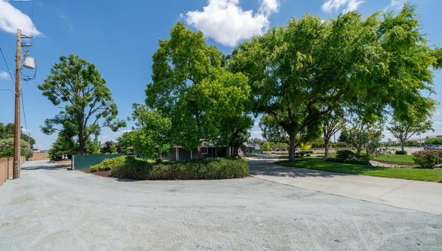 7044 E Clinton Avenue, Fresno, CA 93737