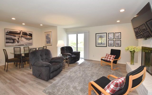 41 E Campus COURT, Wind Point, WI 53402