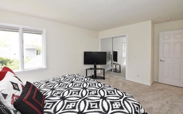 41 E Campus COURT, Wind Point, WI 53402