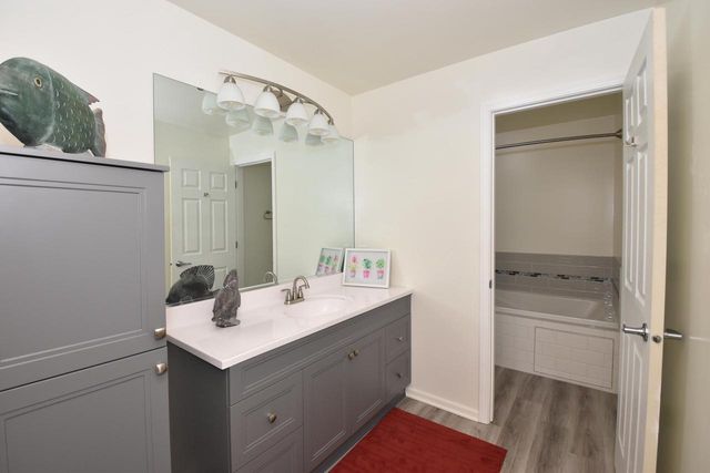 41 E Campus COURT, Wind Point, WI 53402