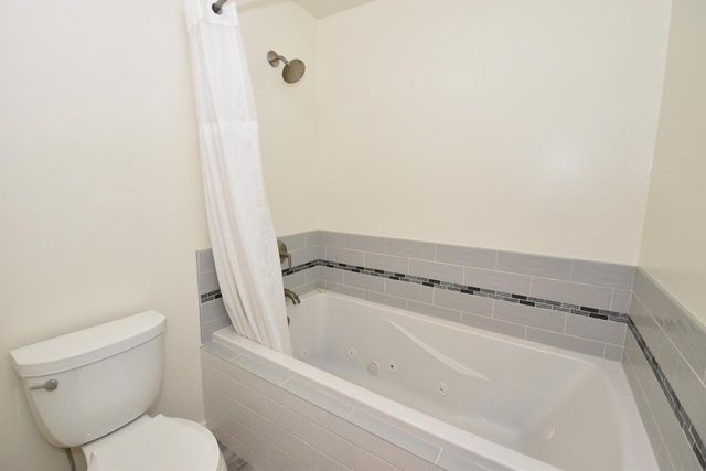 41 E Campus COURT, Wind Point, WI 53402