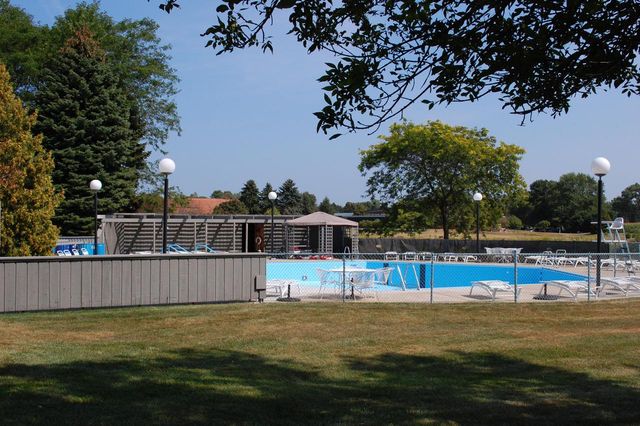 41 E Campus COURT, Wind Point, WI 53402