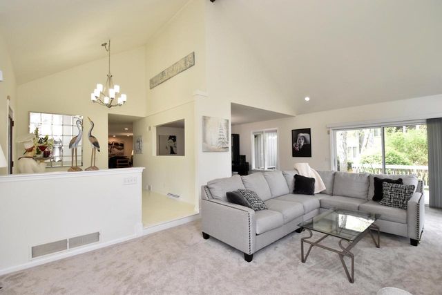 41 E Campus COURT, Wind Point, WI 53402
