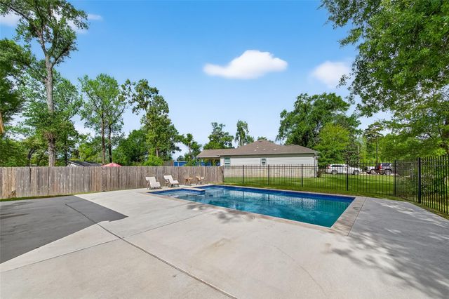 23519 Creek Wood Drive, Spring, TX 77389