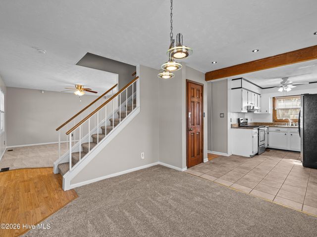 422 Thomas Drive, Jacksonville, NC 28546