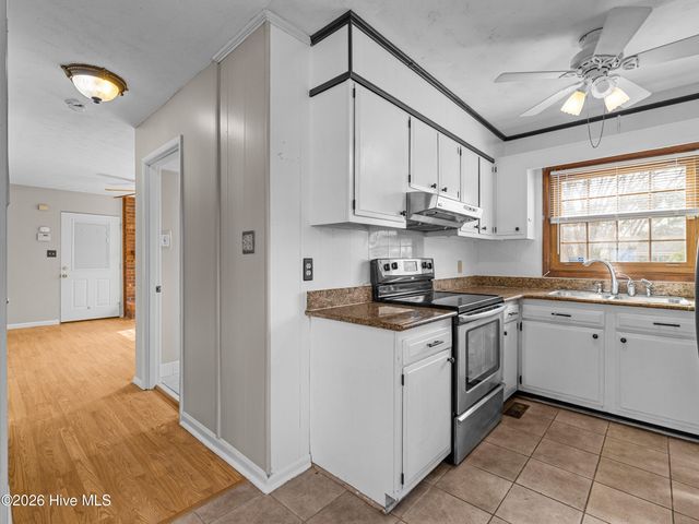 422 Thomas Drive, Jacksonville, NC 28546