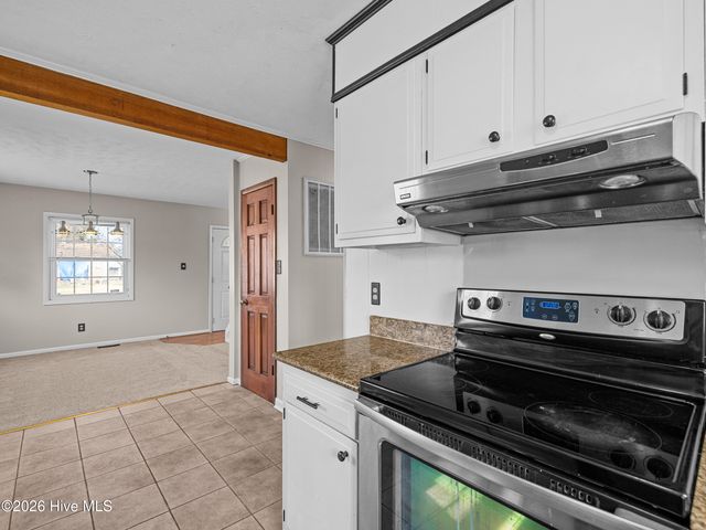 422 Thomas Drive, Jacksonville, NC 28546