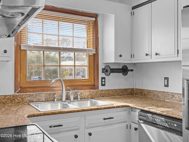 422 Thomas Drive, Jacksonville, NC 28546