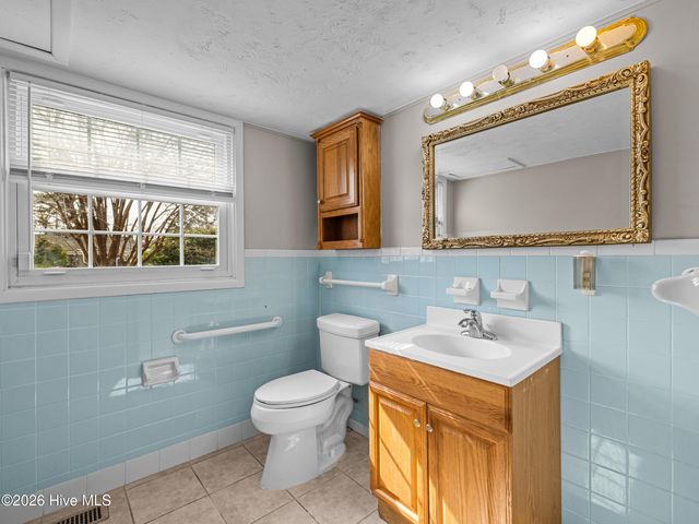 422 Thomas Drive, Jacksonville, NC 28546