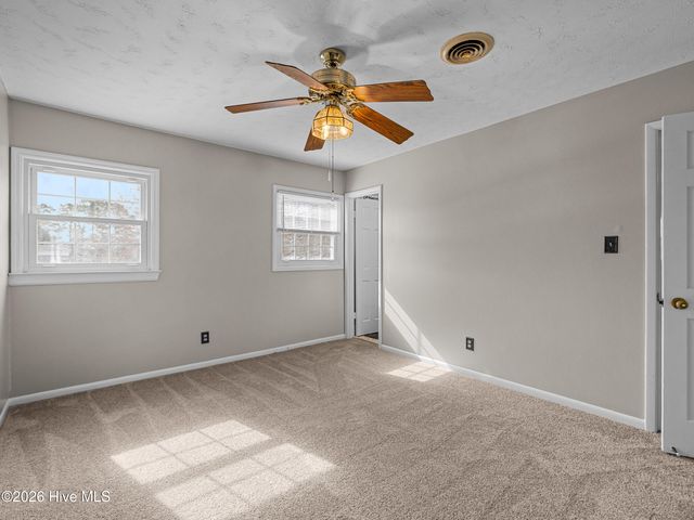 422 Thomas Drive, Jacksonville, NC 28546