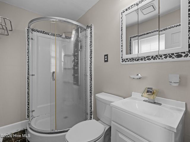 422 Thomas Drive, Jacksonville, NC 28546