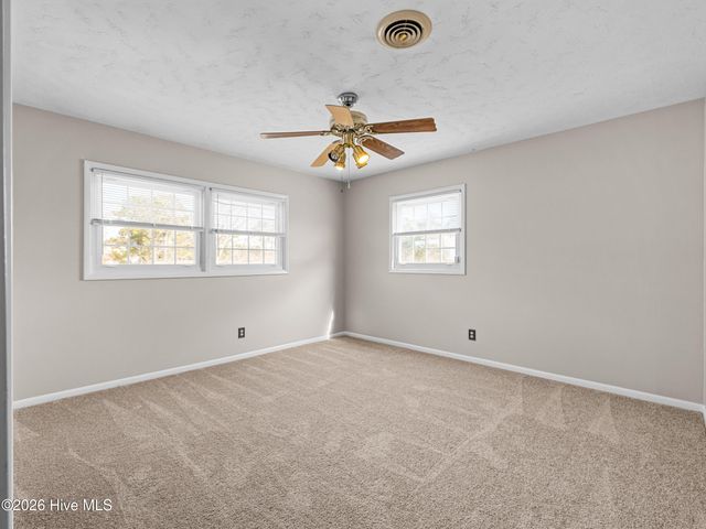 422 Thomas Drive, Jacksonville, NC 28546