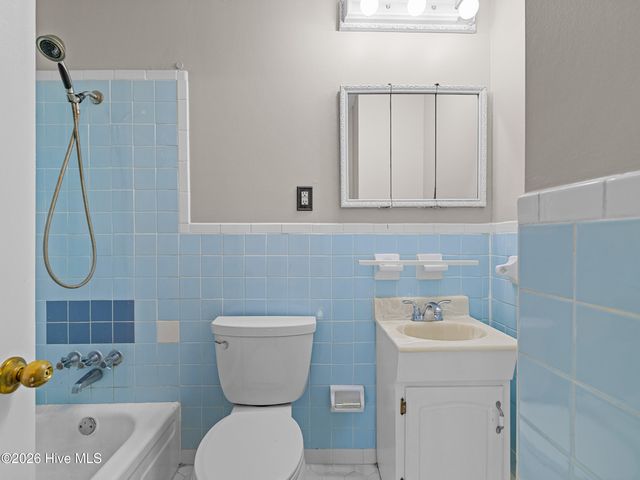 422 Thomas Drive, Jacksonville, NC 28546