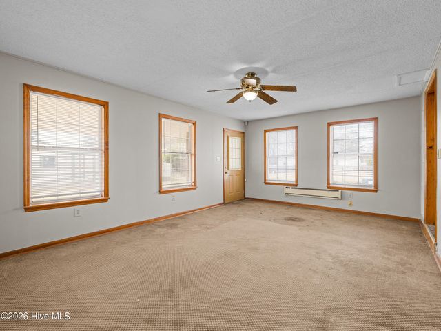 422 Thomas Drive, Jacksonville, NC 28546