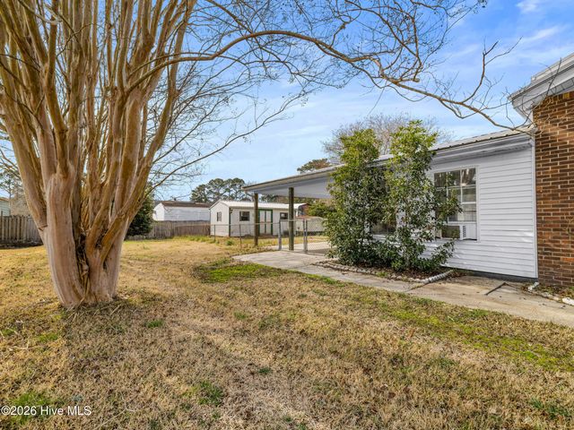 422 Thomas Drive, Jacksonville, NC 28546