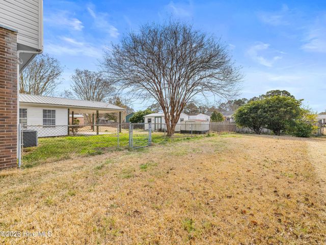 422 Thomas Drive, Jacksonville, NC 28546