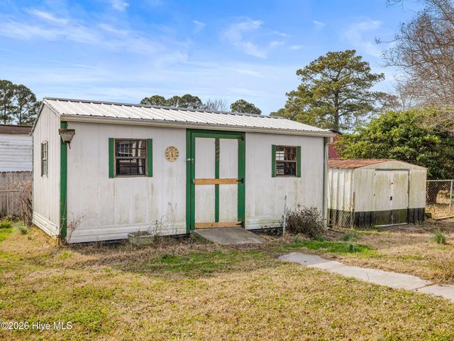 422 Thomas Drive, Jacksonville, NC 28546