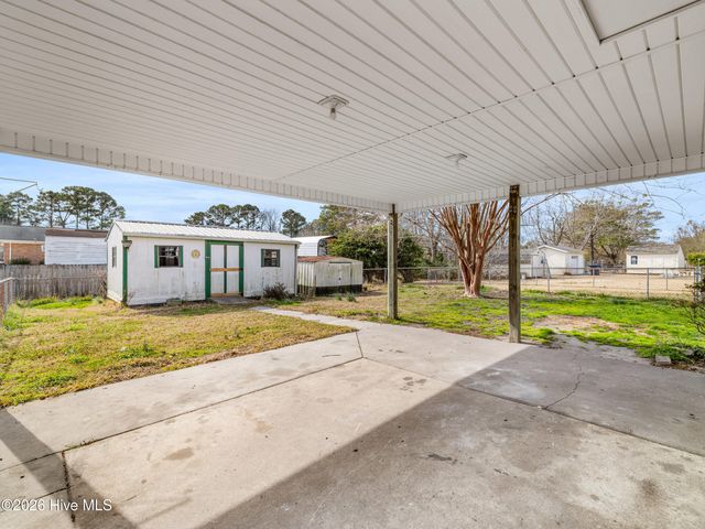 422 Thomas Drive, Jacksonville, NC 28546