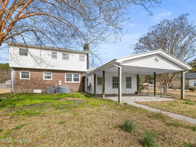 422 Thomas Drive, Jacksonville, NC 28546