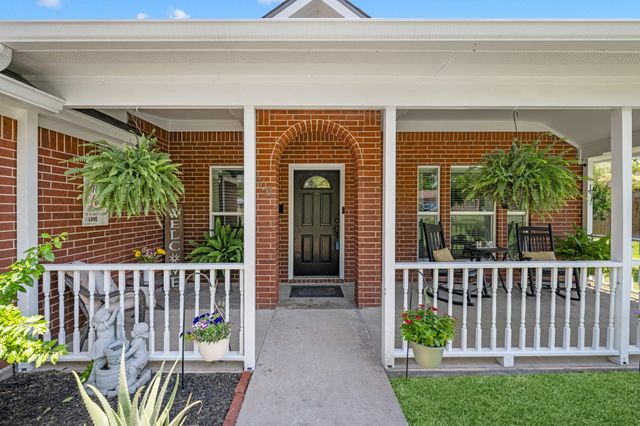 606 Walnut Street, Sweeny, TX 77480
