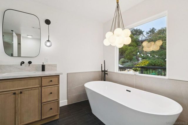 4334 Rous St., San Diego, CA 92122