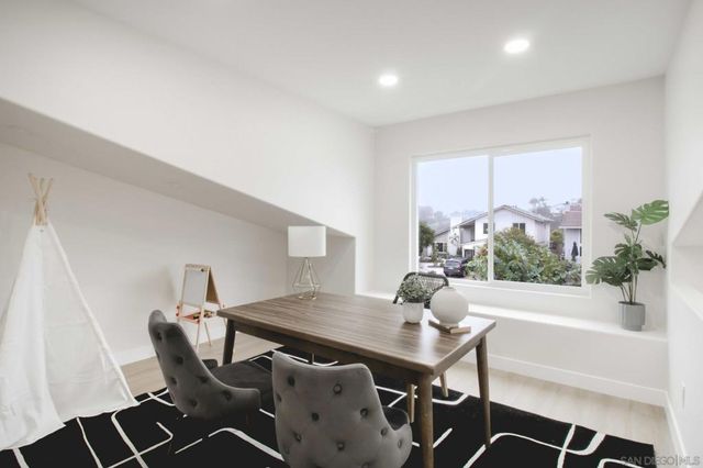 4334 Rous St., San Diego, CA 92122