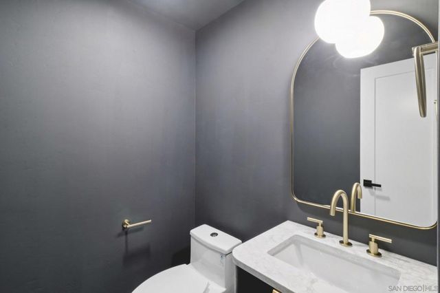 4334 Rous St., San Diego, CA 92122