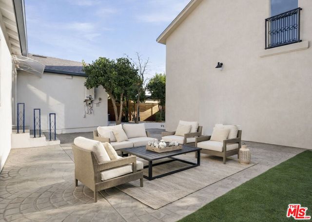 17660 Martha Street, Encino, CA 91316