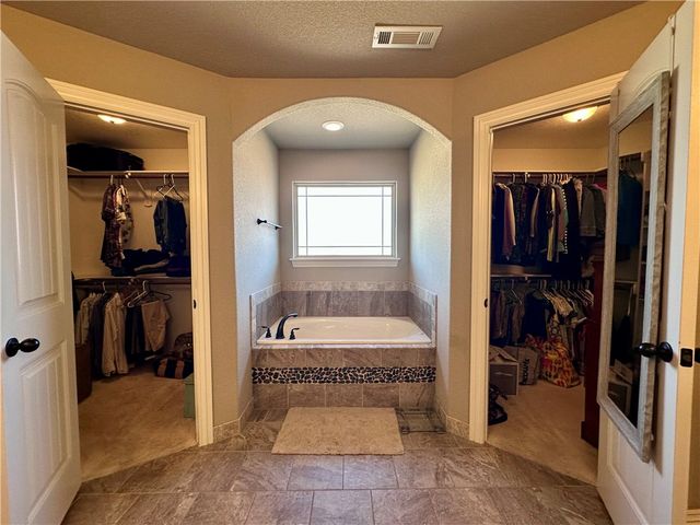 2005 W Brooks Place, Rogers, AR 72758