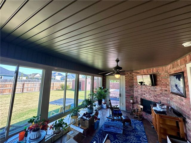 2005 W Brooks Place, Rogers, AR 72758
