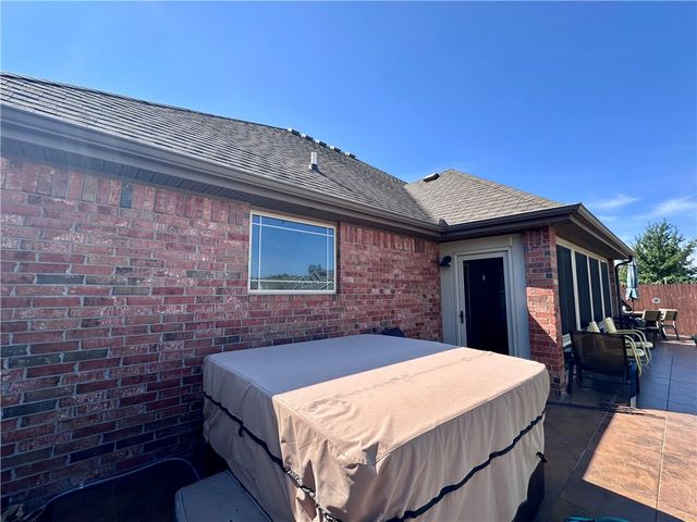 2005 W Brooks Place, Rogers, AR 72758