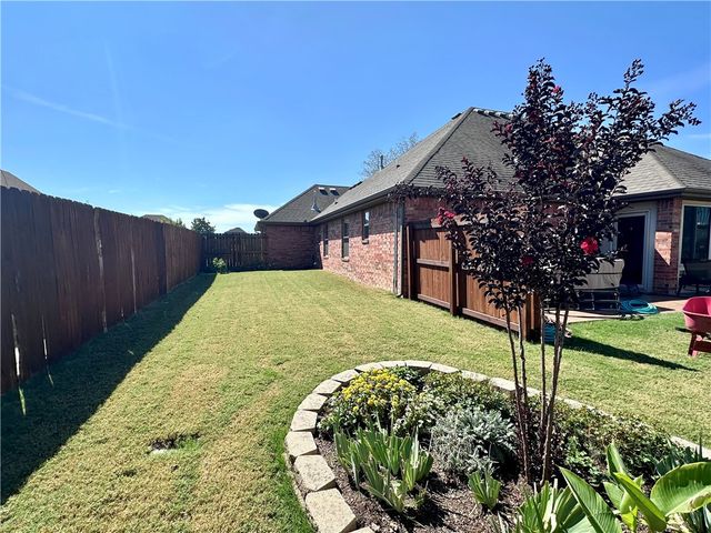2005 W Brooks Place, Rogers, AR 72758