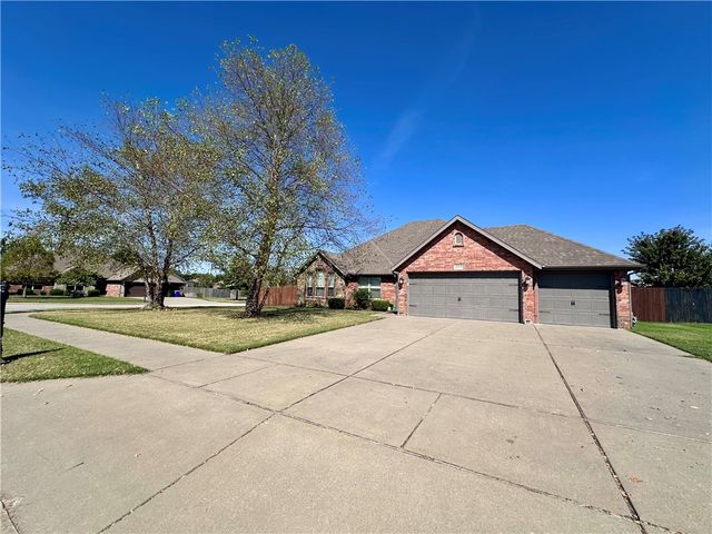 2005 W Brooks Place, Rogers, AR 72758