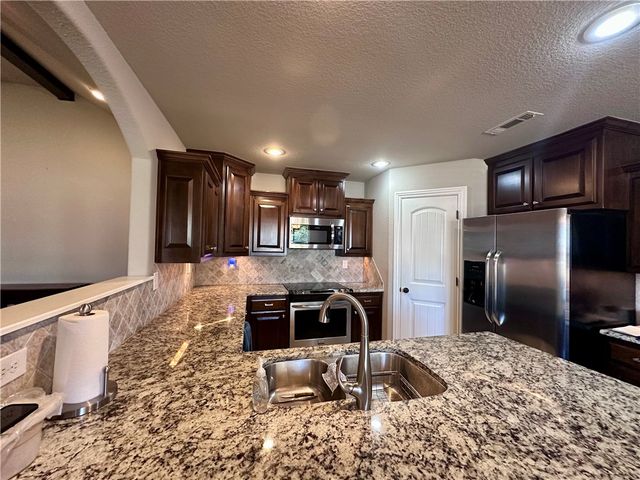 2005 W Brooks Place, Rogers, AR 72758