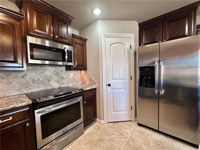 2005 W Brooks Place, Rogers, AR 72758