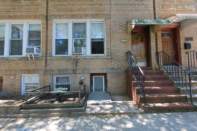 70-32 65th Street, Glendale, NY 11385