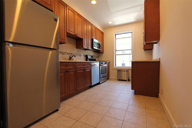 70-32 65th Street, Glendale, NY 11385