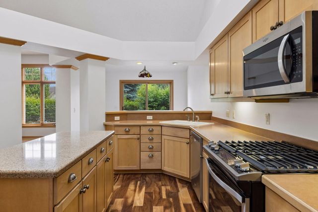 195 W Canyon Drive, Hudson, WI 54016