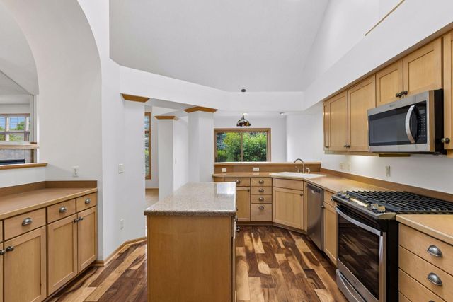 195 W Canyon Drive, Hudson, WI 54016