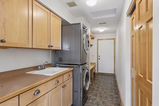 195 W Canyon Drive, Hudson, WI 54016