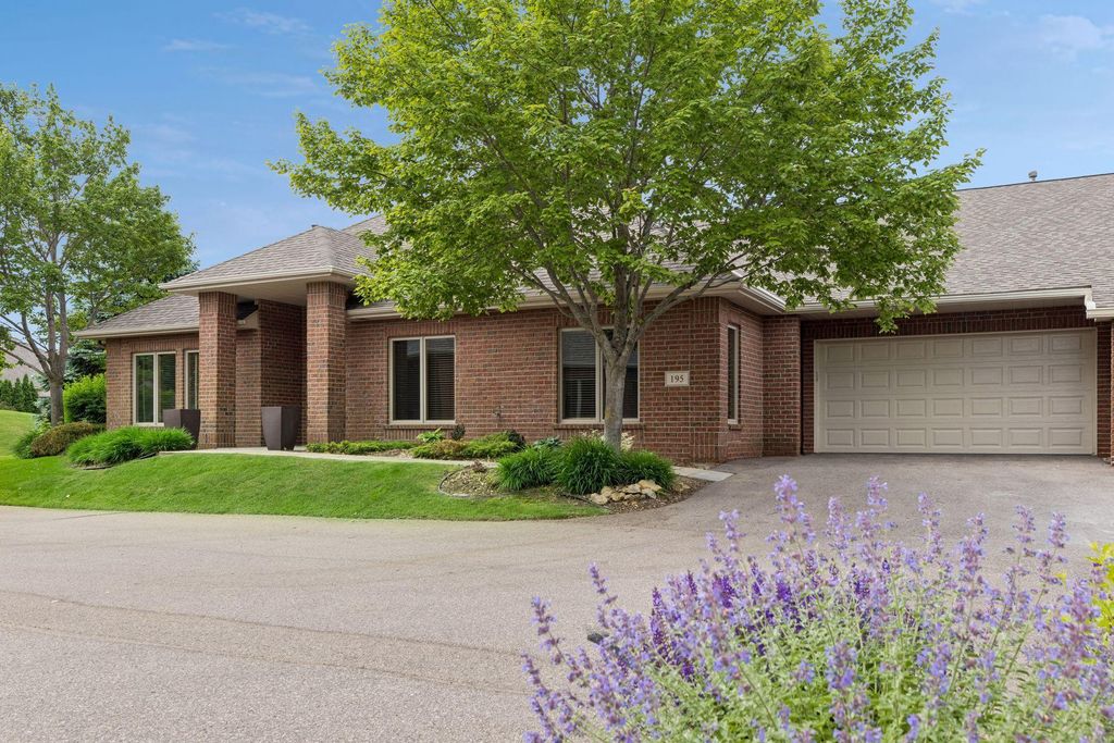 195 W Canyon Drive, Hudson, WI 54016