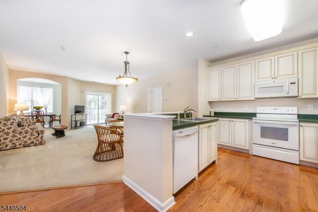 67 Ridgeview Ln, Mount Arlington Boro, NJ 07856