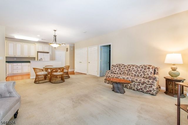 67 Ridgeview Ln, Mount Arlington Boro, NJ 07856