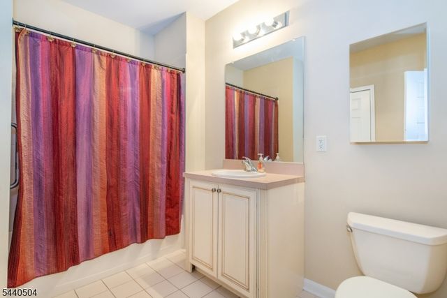 67 Ridgeview Ln, Mount Arlington Boro, NJ 07856