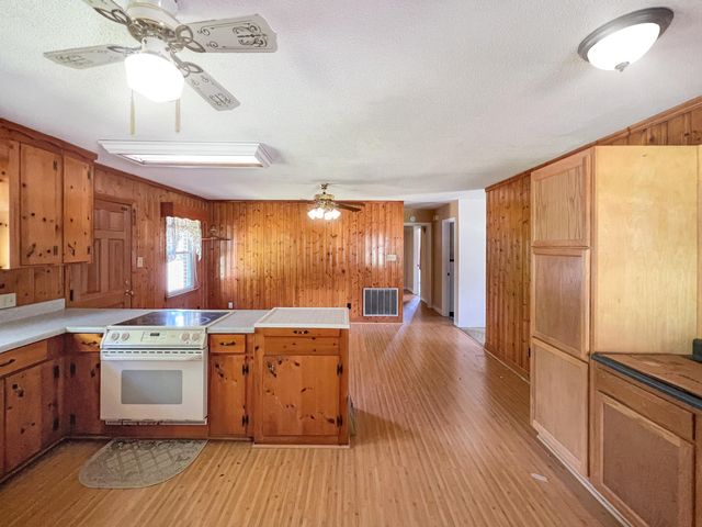 300 N Metts Street, Saint George, SC 29477