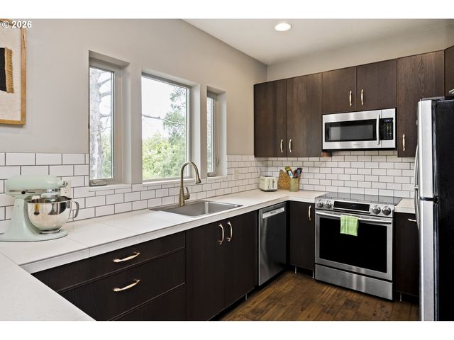 9302 Sw 30TH Ave, Portland, OR 97219