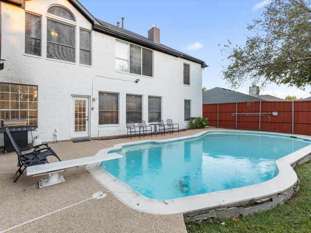 4501 Westbriar Lane, Grand Prairie, TX 75052