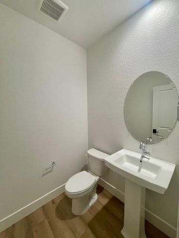 617 Silver Canoe Ct, Roseville, CA 95747