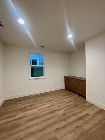 617 Silver Canoe Ct, Roseville, CA 95747