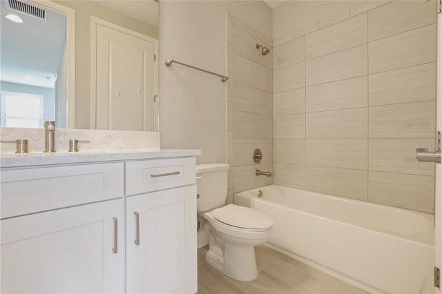 6133 LUNGO LAGO DRIVE, Sarasota, FL 34241